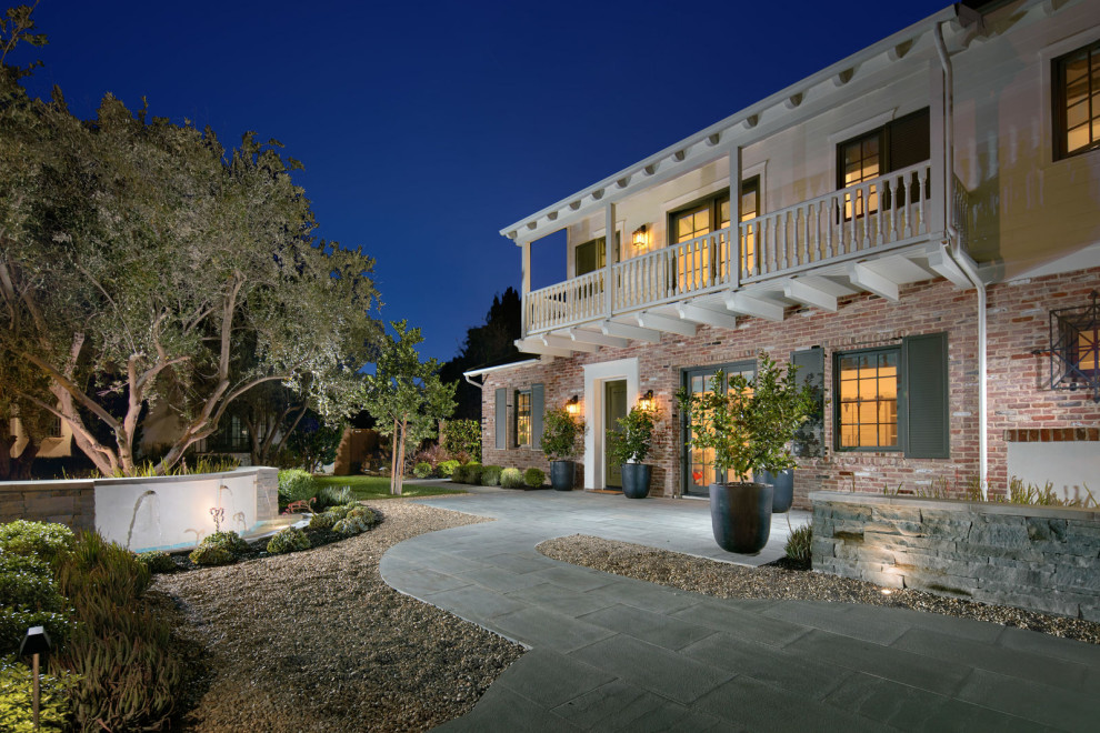 Contemporary Backyard