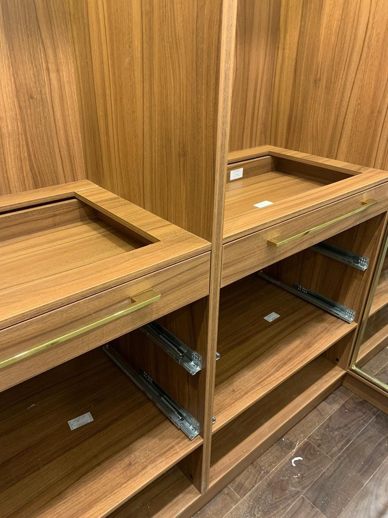 Шкафы и тумбы