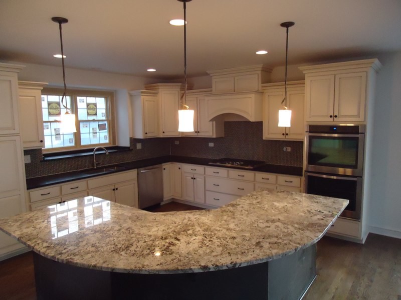 Transitional kitchen photo in Chicago