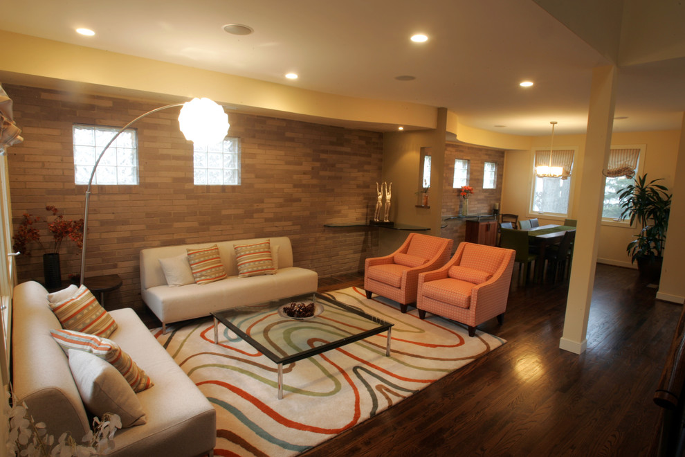 This is an example of a transitional living room in DC Metro.