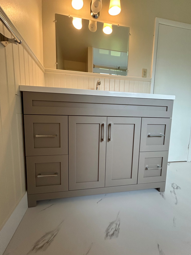 Wadsworth - Traditional Bathroom Remodel - London, ON
