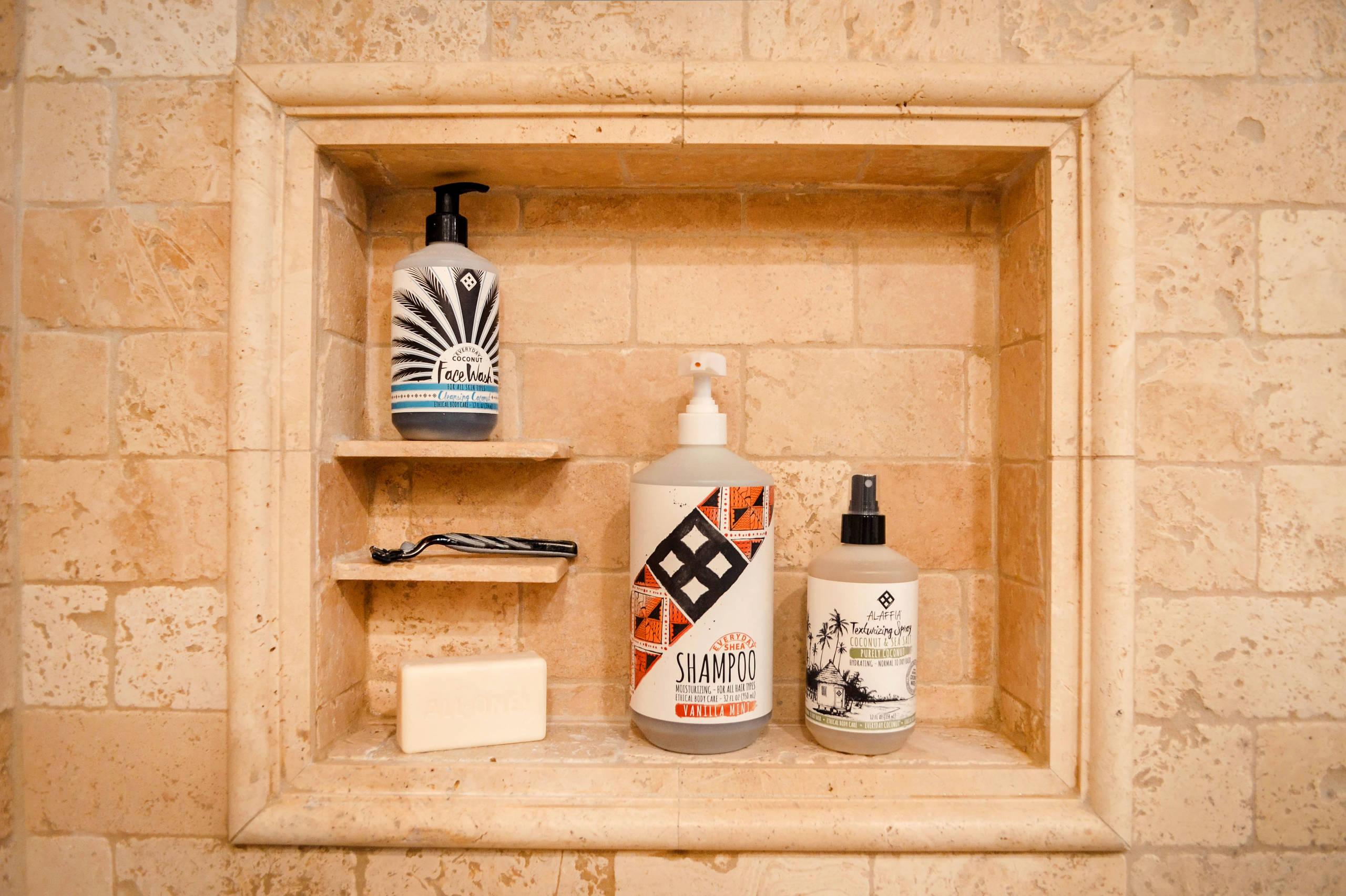 Bathtub/shower built in shampoo and soap holder