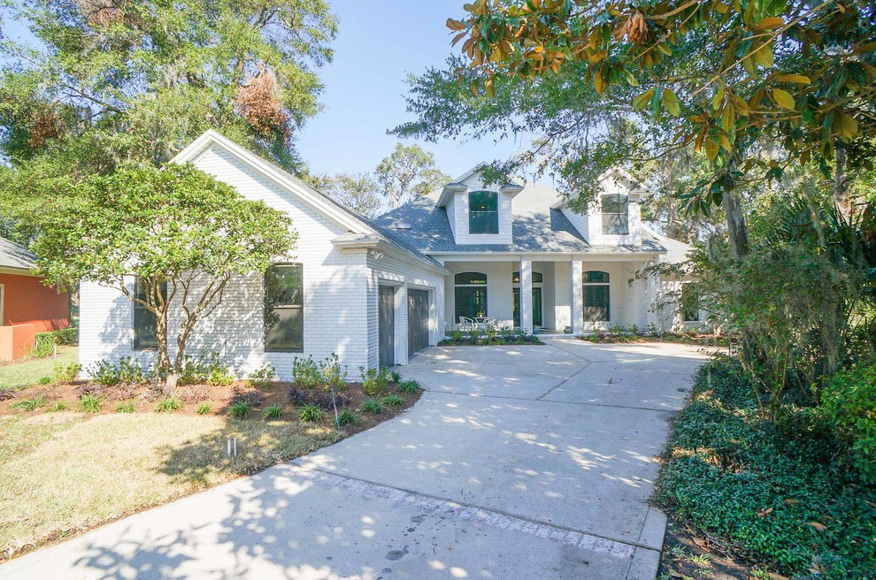 Inspiration for a transitional home design remodel in Jacksonville