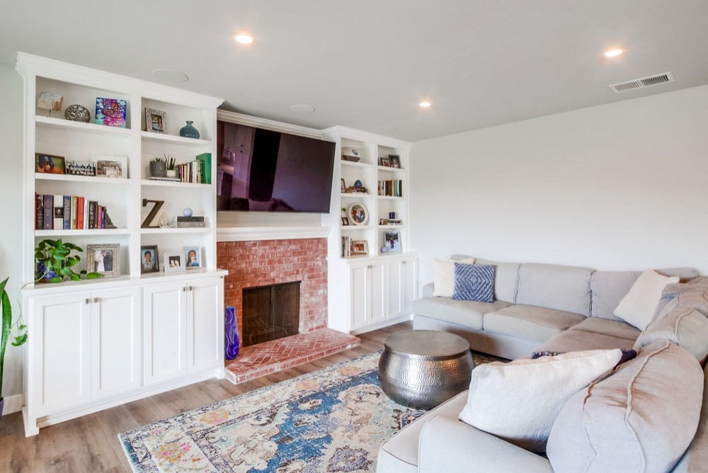 Bay Park_Kitchen, Fireplace & Guest Bath