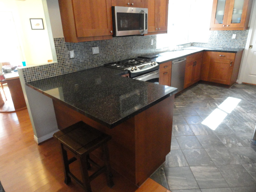 Example of a transitional kitchen design in Los Angeles