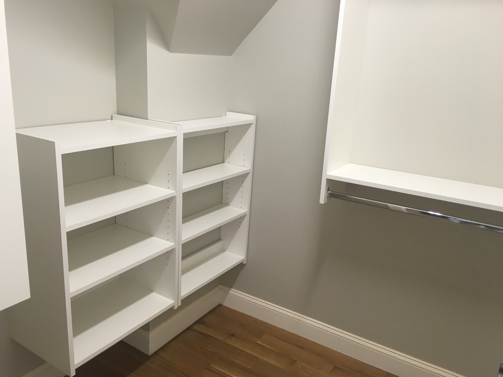 Example of a small transitional home design design