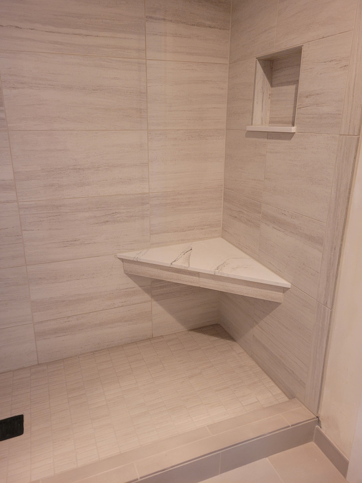 shower surround w/ bench & niche.