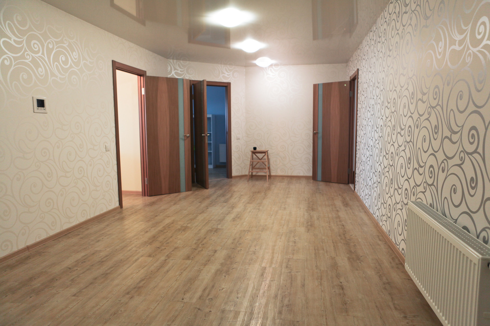 Коттедж: классический интерьер в бежевых  оттенках