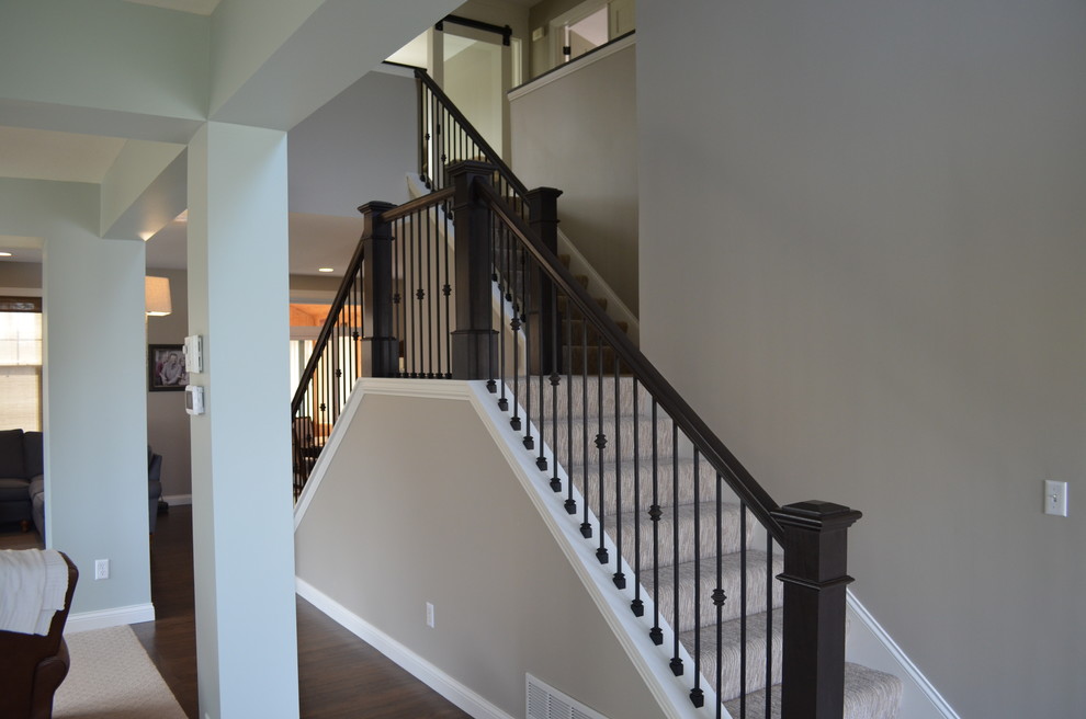 Mid-sized modern carpeted straight staircase in Minneapolis with carpet risers.