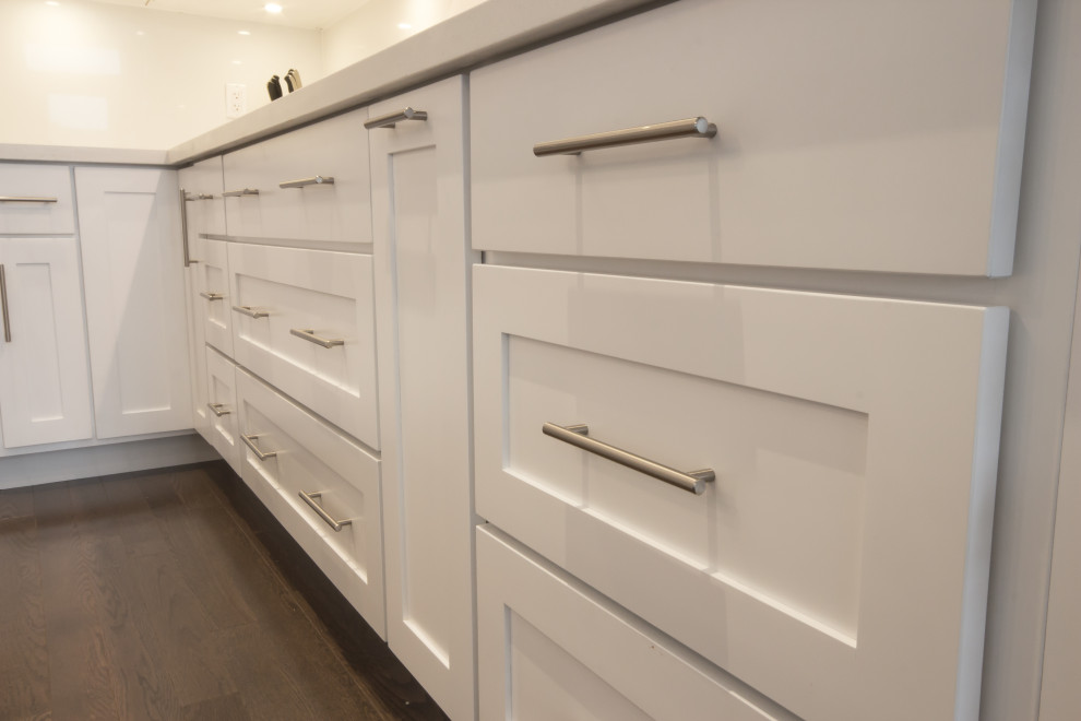 Inspiration for a transitional kitchen remodel in Toronto