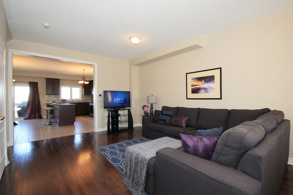 Home design - transitional home design idea in Toronto