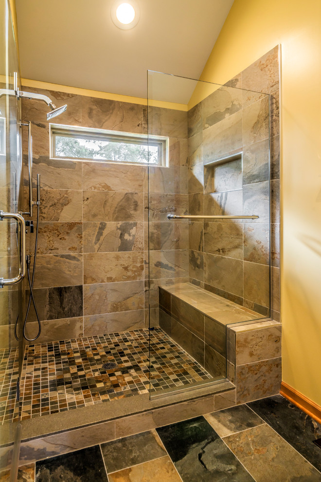 Example of a trendy bathroom design in Chicago
