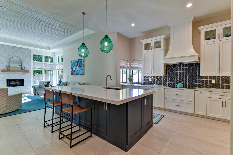 Home design - transitional home design idea in Phoenix