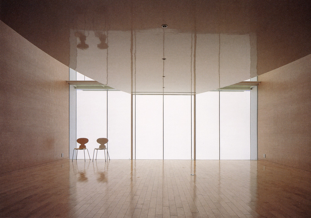 Large minimalist home design photo in Tokyo