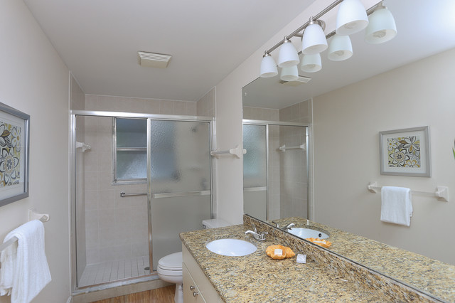 Bathroom maritimt-badevaerelse