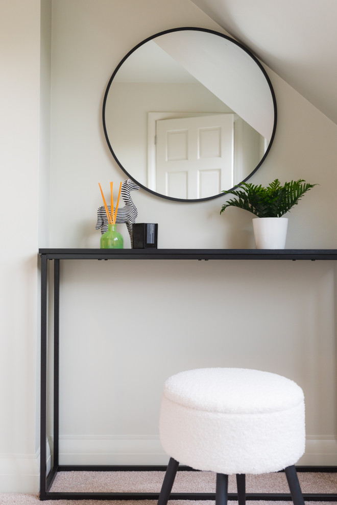 Woodville Road - Stage to Sell