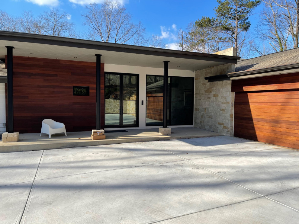 Home design - huge transitional home design idea in Atlanta