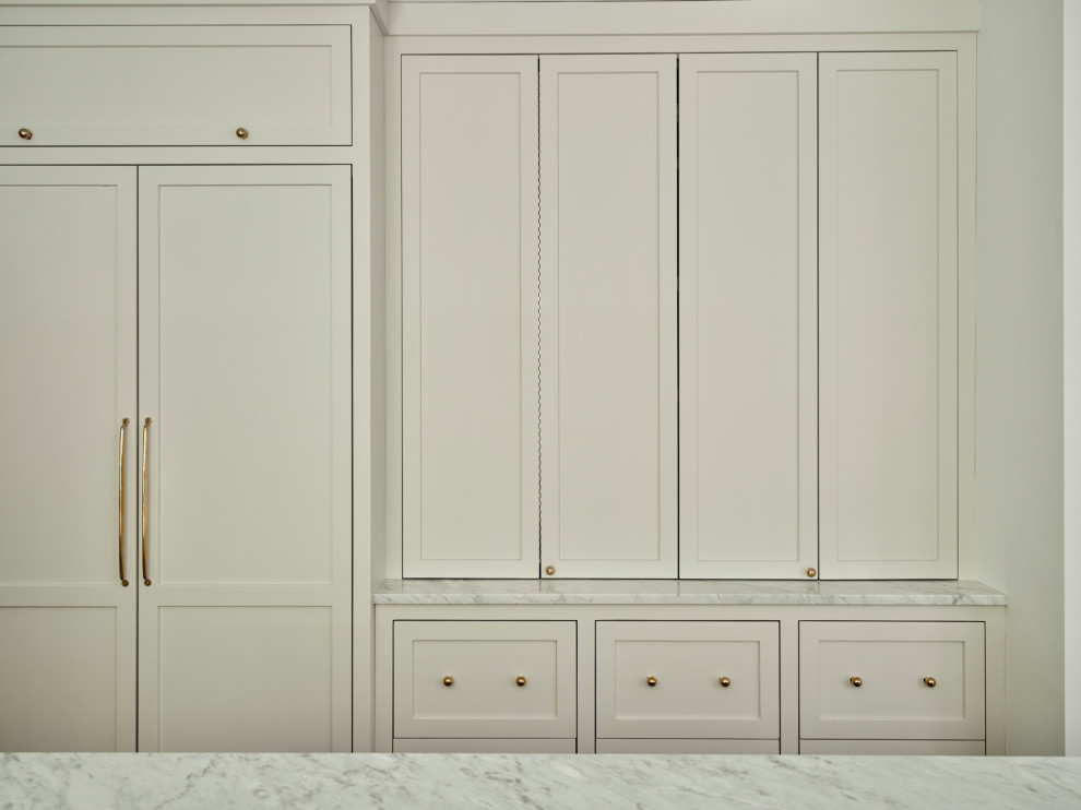 Kitchen - mid-sized traditional medium tone wood floor and brown floor kitchen idea in Boston with an undermount sink, shaker cabinets, white cabinets, marble countertops, white backsplash, marble backsplash, stainless steel appliances, an island and white countertops