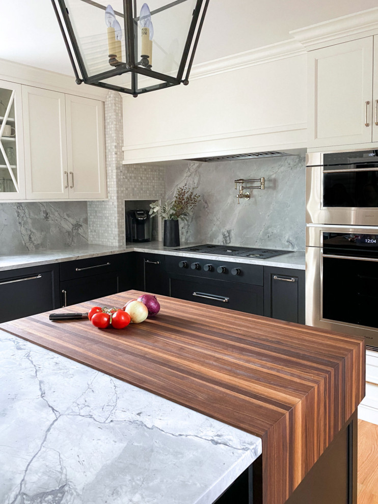 Example of a classic medium tone wood floor kitchen design in Boston with an undermount sink, shaker cabinets, black cabinets, quartzite countertops, gray backsplash, stainless steel appliances, an island and gray countertops