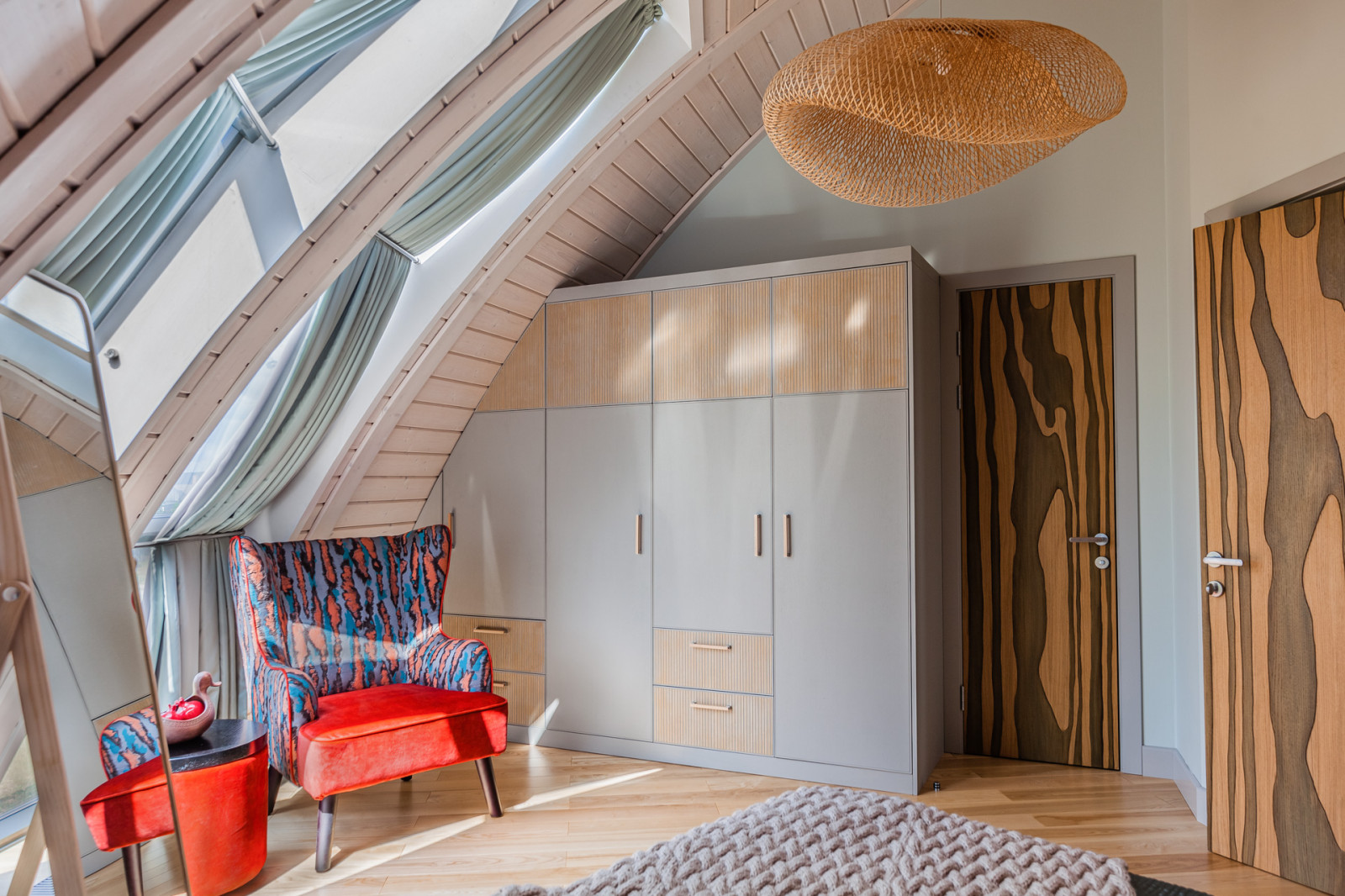 Купольный дом у воды