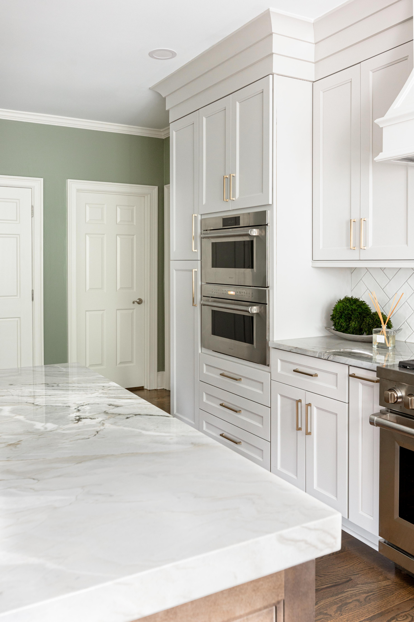 EAST COBB calming and peaceful kitchen