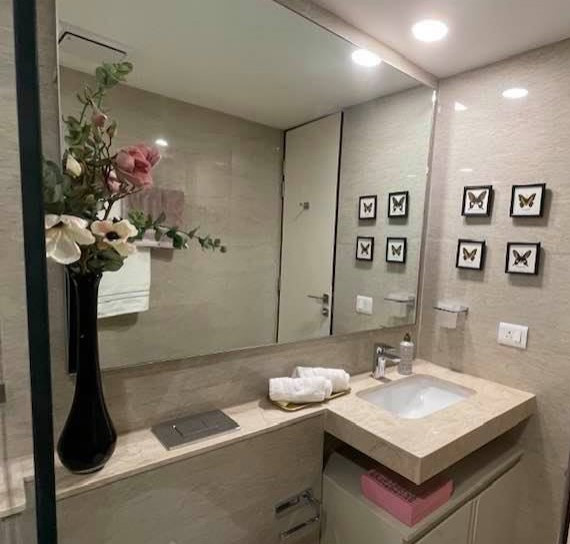 Photo of a transitional bathroom in Mumbai.