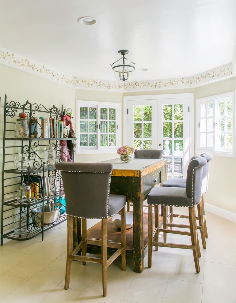 Home design - transitional home design idea in Los Angeles