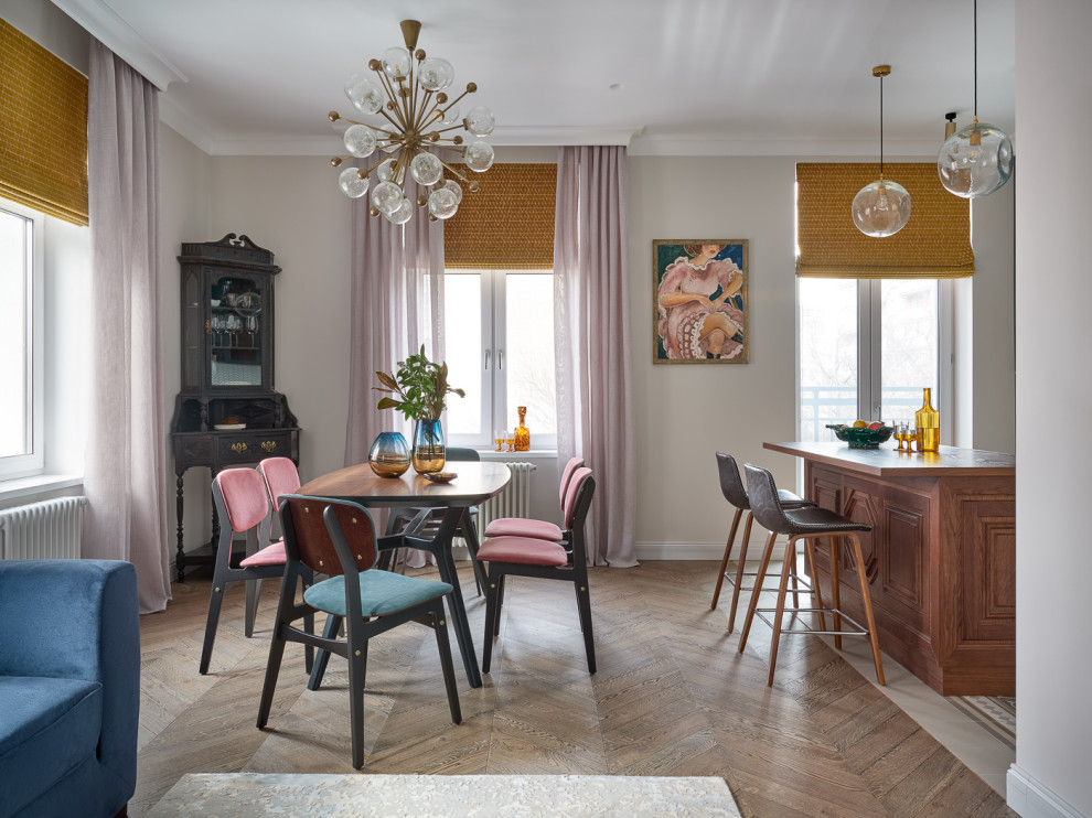 Photo of a contemporary dining room in Moscow.