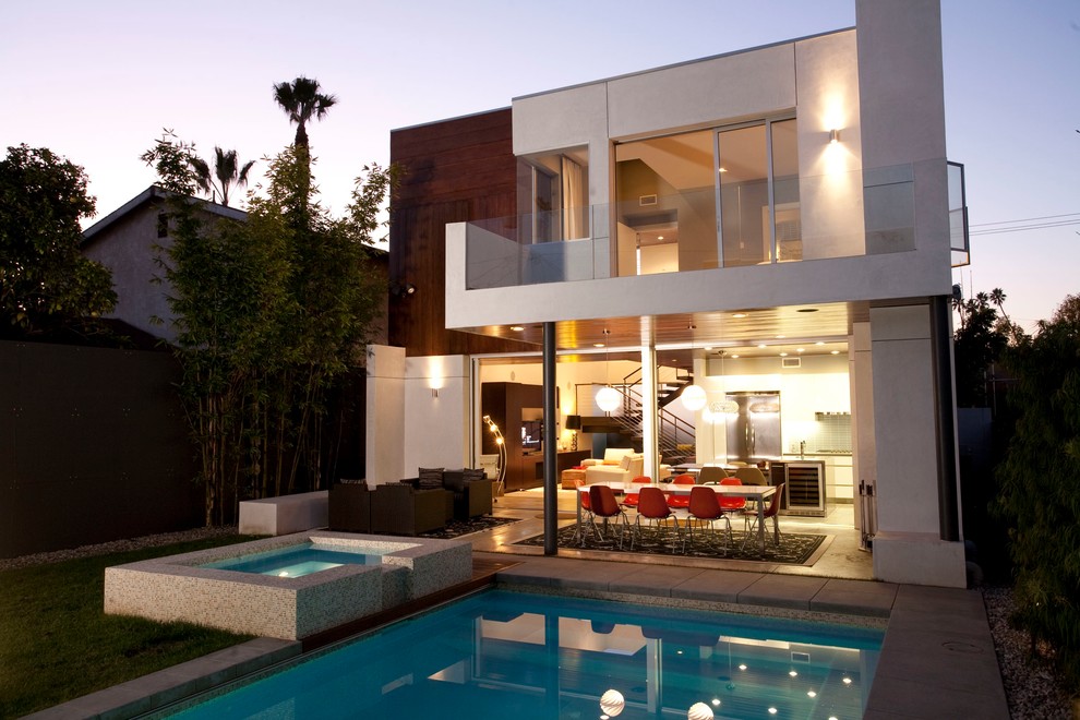 Photo of a modern two-storey exterior in Los Angeles.