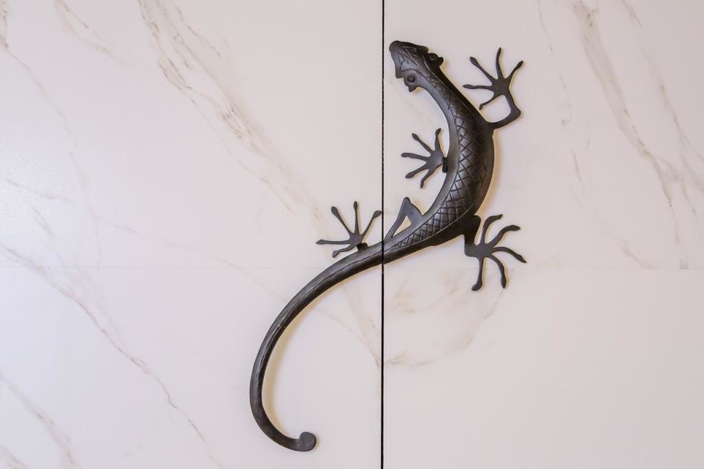 Под знаком саламандры