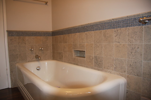 Arbolada Drive modern-badezimmer