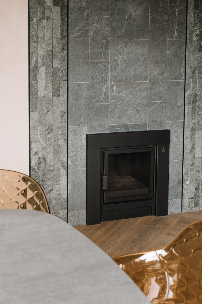 Оформление портала печи камнем.