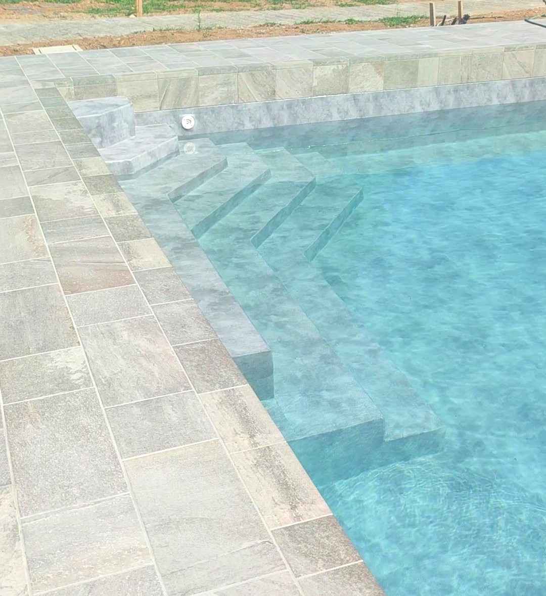 PISCINA PER GLI SPORTIVI e per gli amanti del sole.