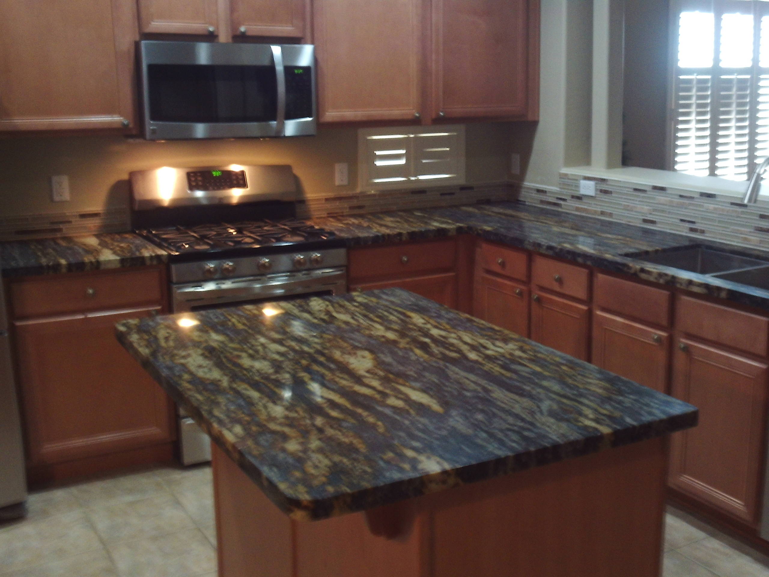 Aurora Borealis 2 cm Granite Kitchen with Tile Back Splash