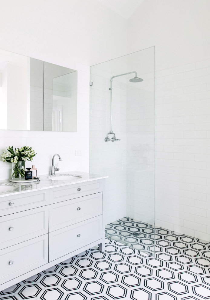 Design ideas for a contemporary bathroom in Sydney.