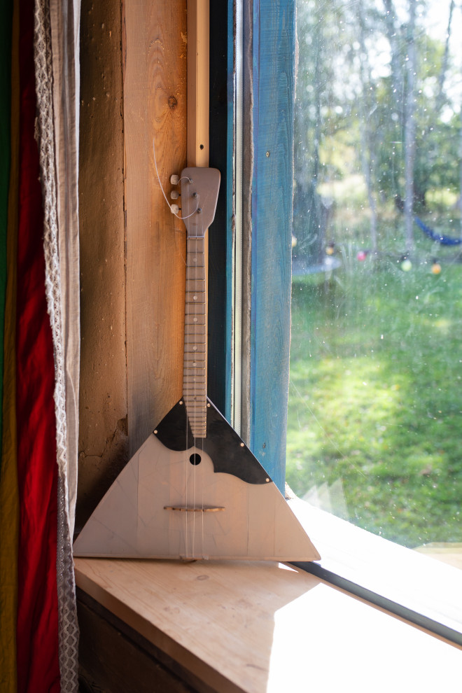 В гостях: Соломенный дом с русской печью