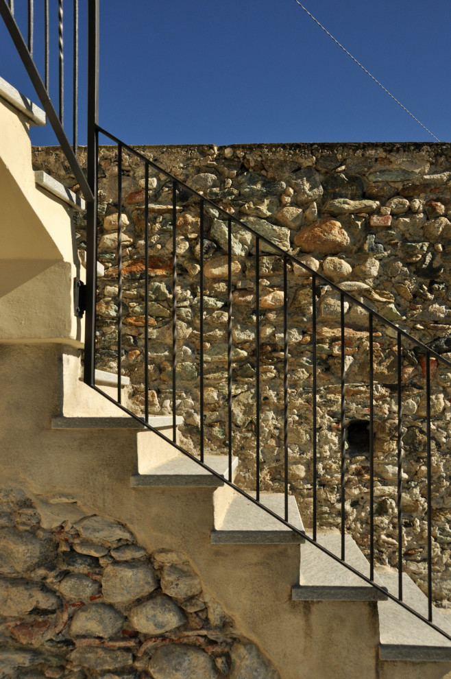 Design ideas for a mid-sized country staircase in Turin.