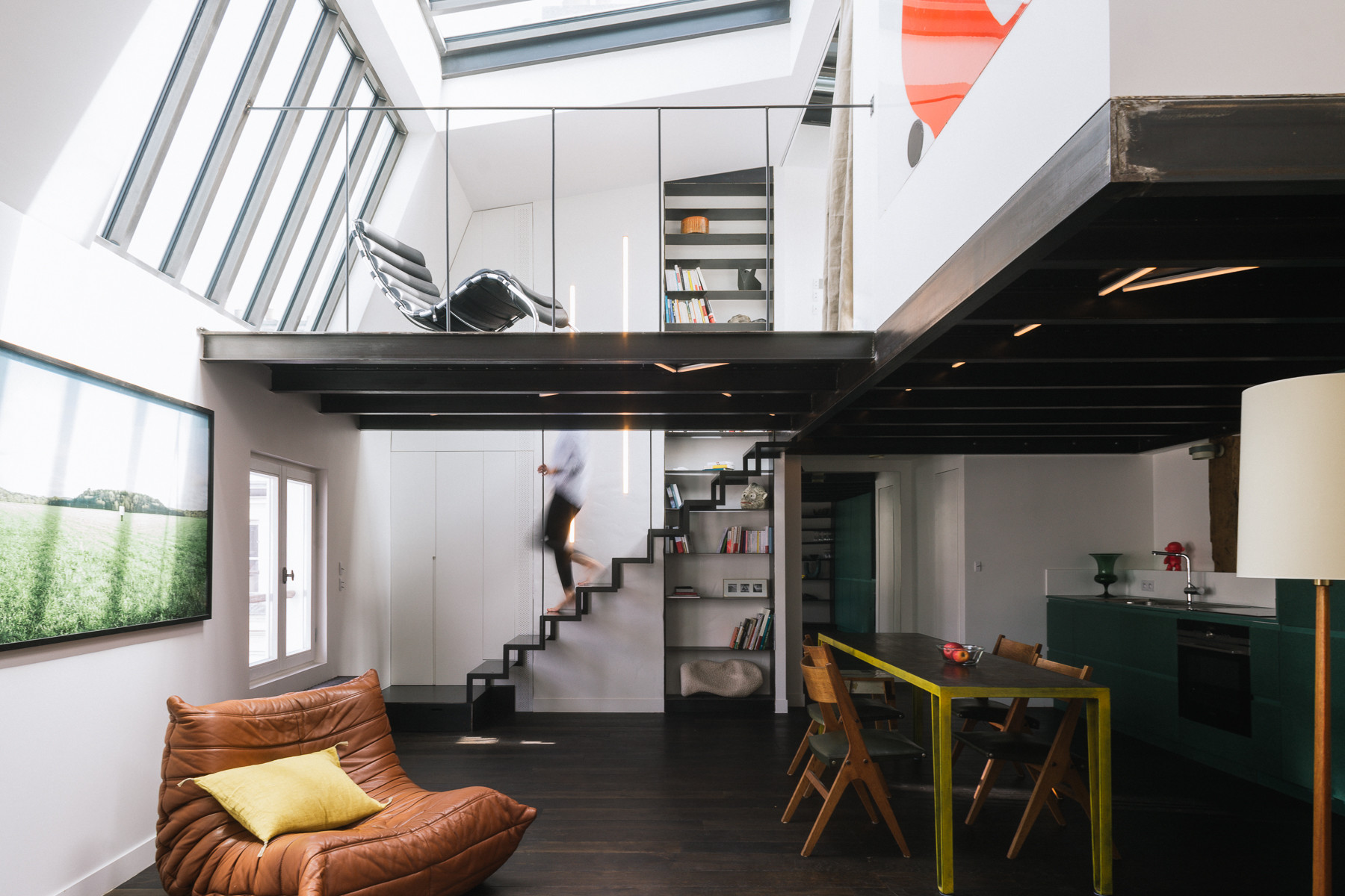 Réhabilitation d'un duplex esprit loft avec toit verrière coulissant