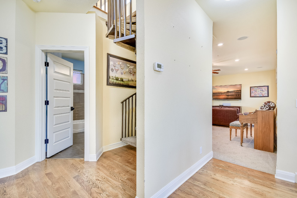 Design ideas for a traditional hallway in Austin.