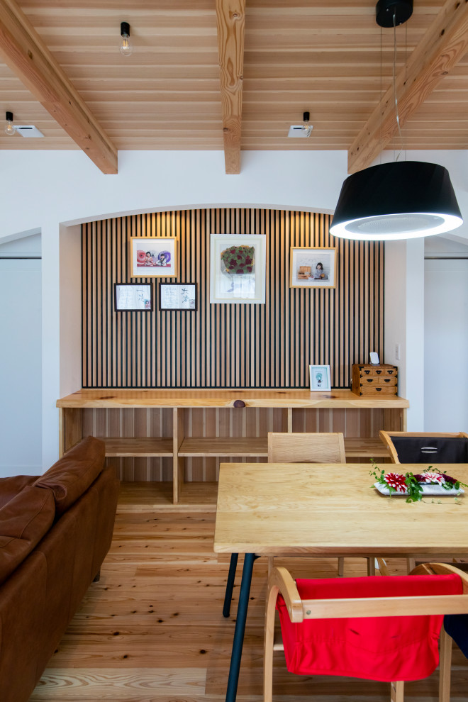 他の地域にあるおしゃれなダイニングの写真