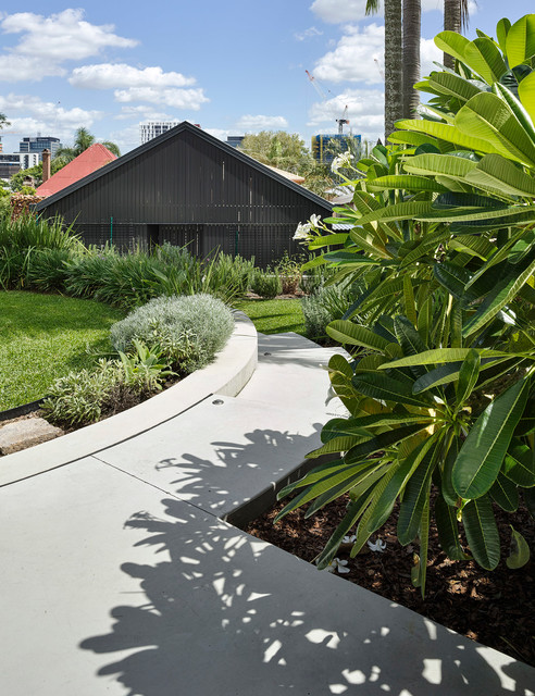 Garland Garden contemporary-garden