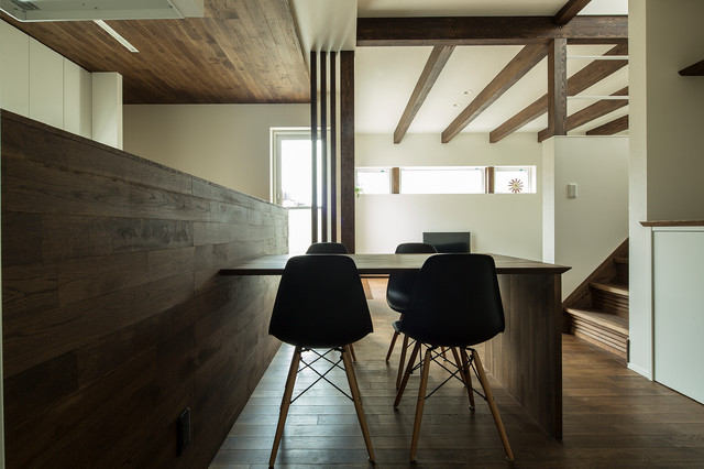 F-rich House modern-dining-room
