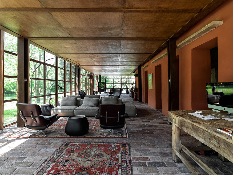 Photo of an expansive industrial sunroom in Venice.