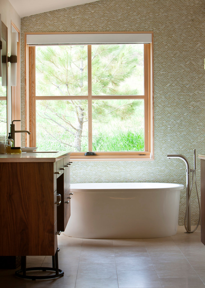 This is an example of a country master bathroom in Denver.