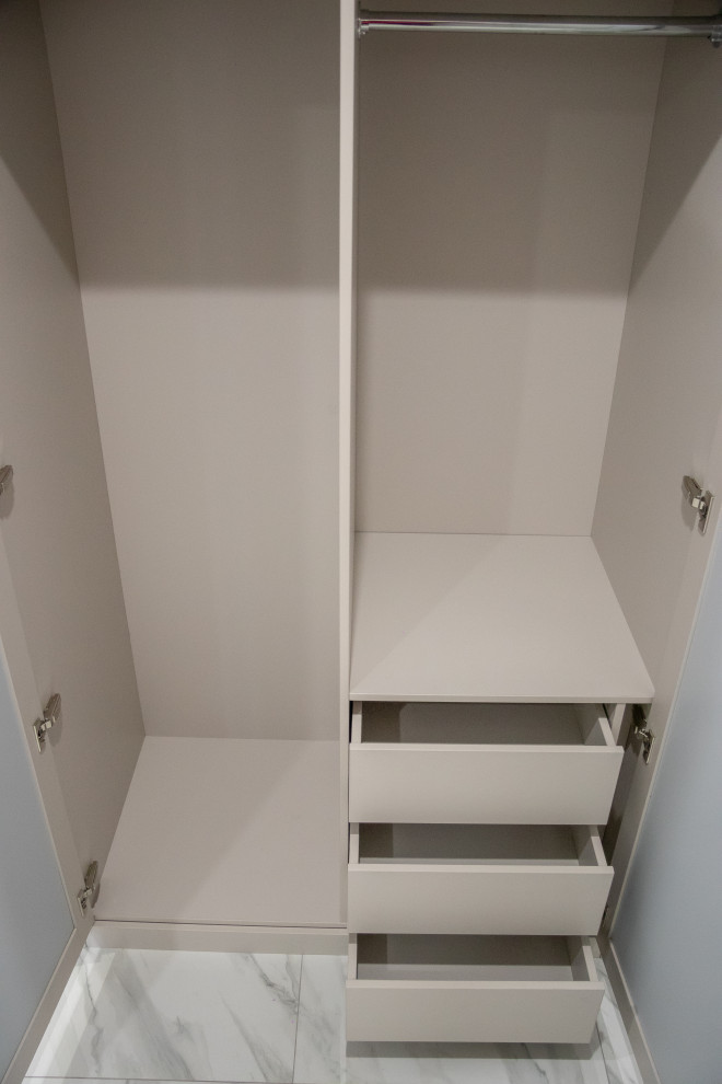 Шкафы (распашные) в прихожую в ниши