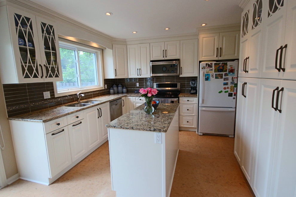Enclosed kitchen - mid-sized transitional u-shaped cork floor enclosed kitchen idea in Ottawa with an undermount sink, raised-panel cabinets, white cabinets, quartz countertops, brown backsplash, glass tile backsplash and an island