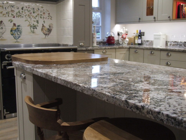 Wareham - Mixed colour shaker kitchen