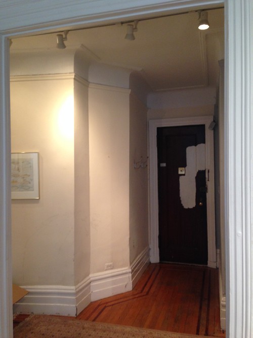 How do you define a skimpy, little foyer with paint color?