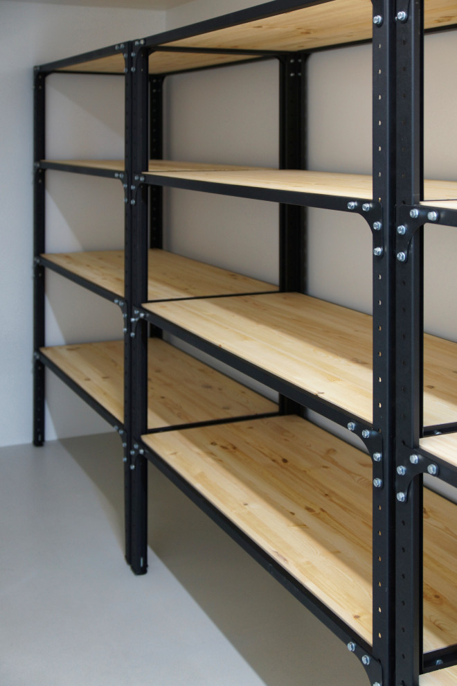 Стеллажи в подвале