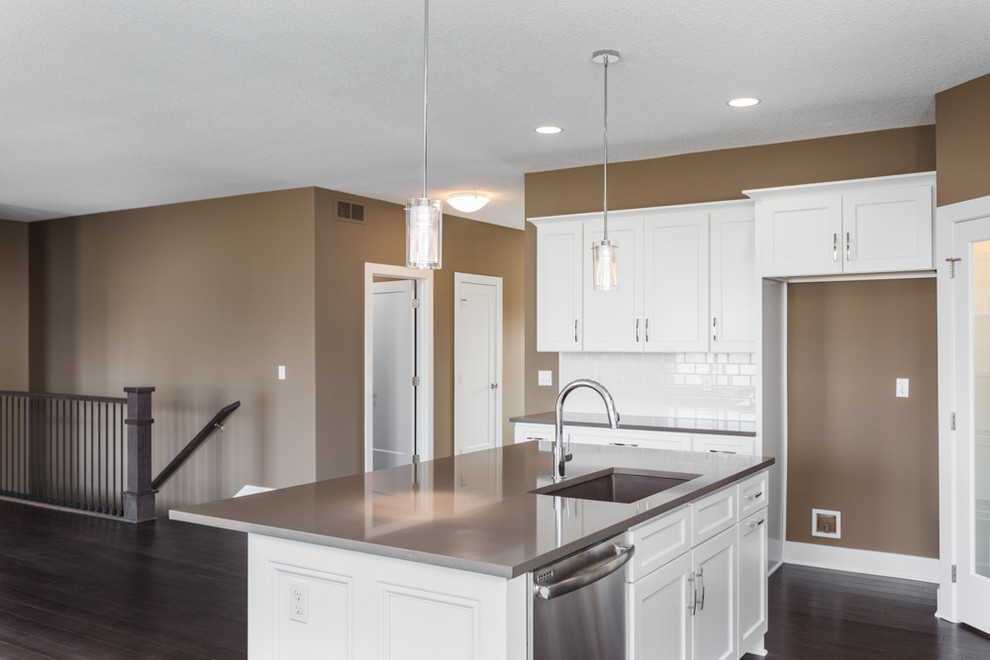 Kitchen - transitional kitchen idea